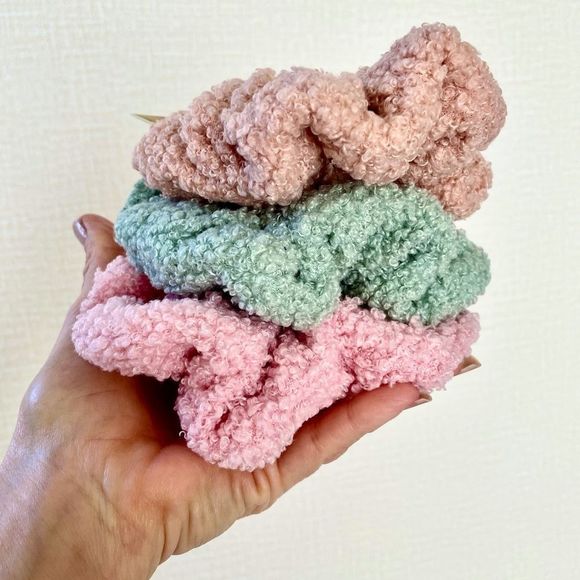 Set of 3 Sherpa Plush Pastel Scrunchies, NWT, Pink, Dusty Mint, Blushy Peach - Picture 5 of 5